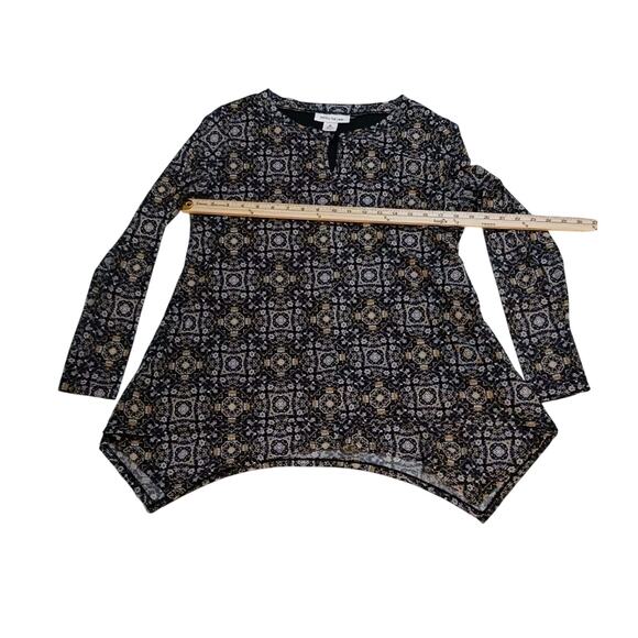 Skye's the Limit Women's Medium Asymmetric Geometric Handkerchief Hem Top - Picture 7 of 9